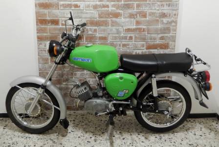 Simson S50 in Grün, Seitenansicht